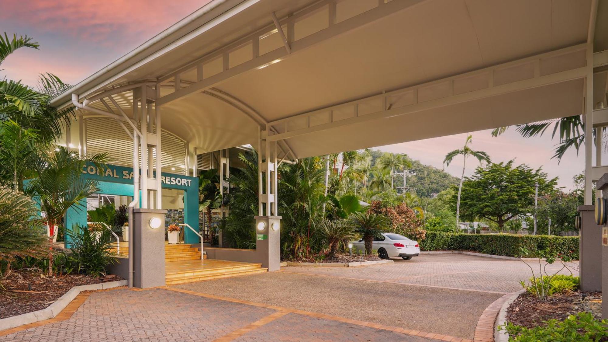 Coral Sands Beachfront Resort Trinity Beach Exterior photo