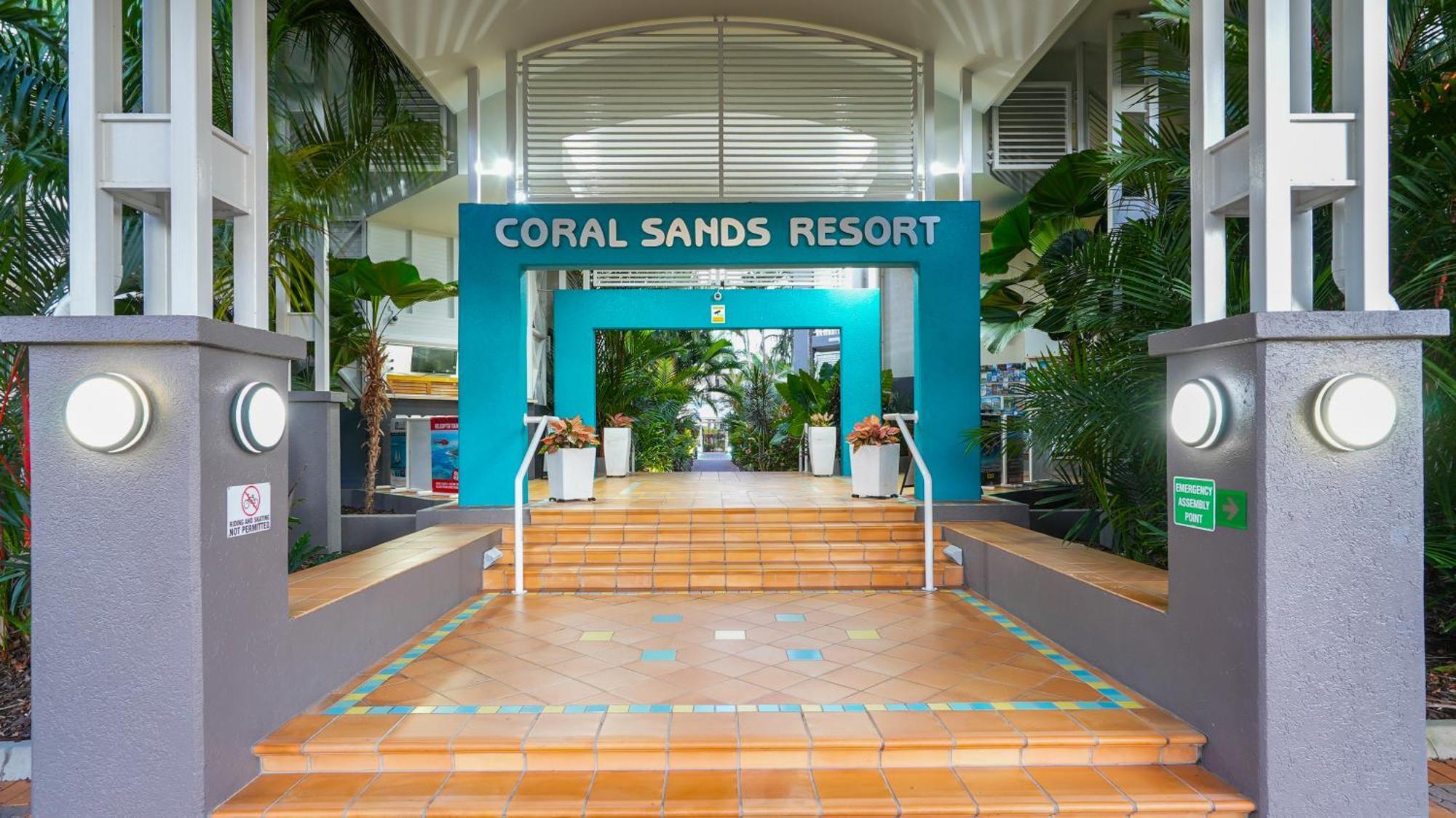 Coral Sands Beachfront Resort Trinity Beach Exterior photo
