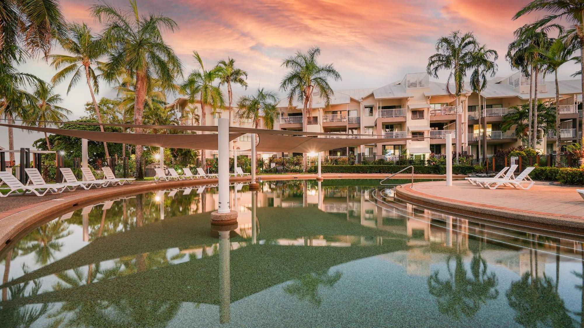 Coral Sands Beachfront Resort Trinity Beach Exterior photo