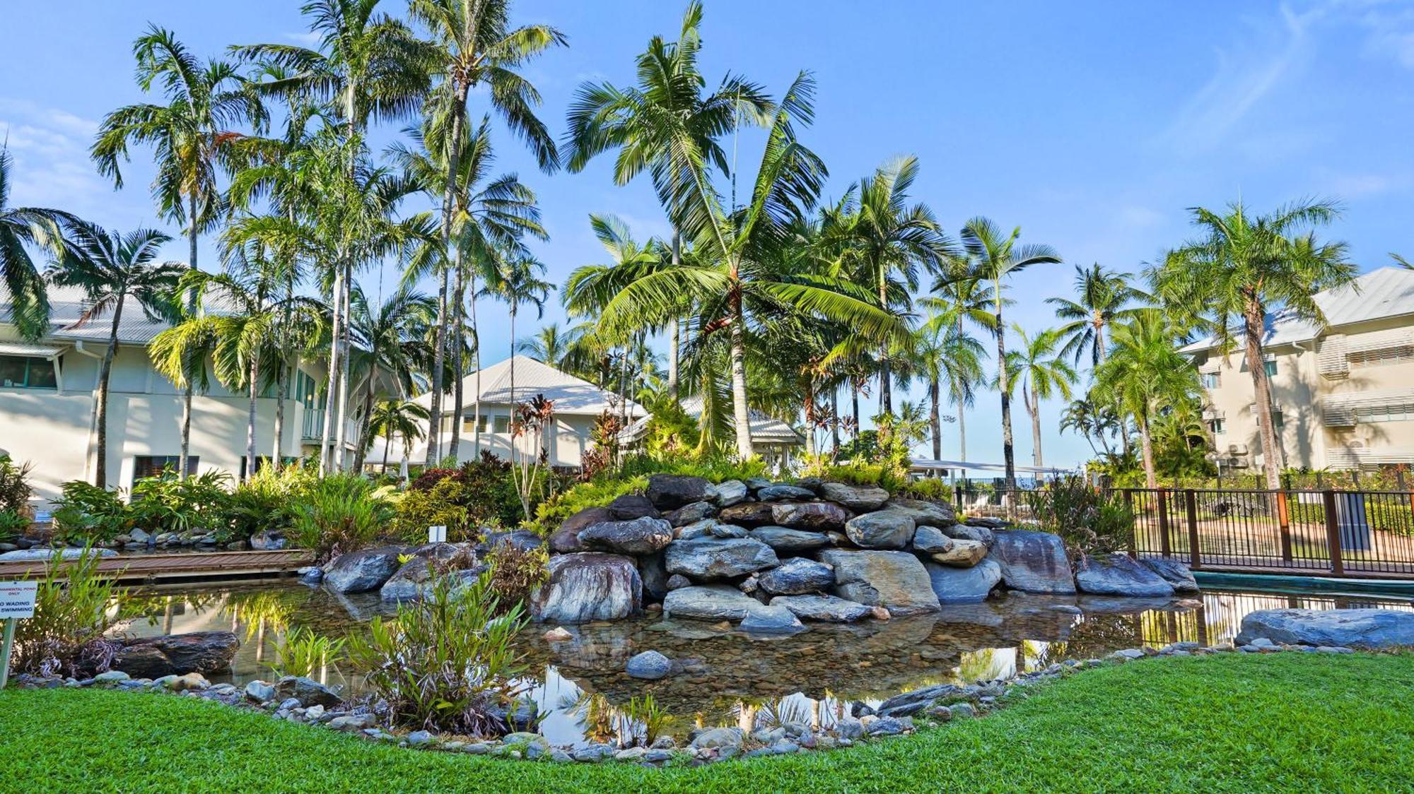 Coral Sands Beachfront Resort Trinity Beach Exterior photo