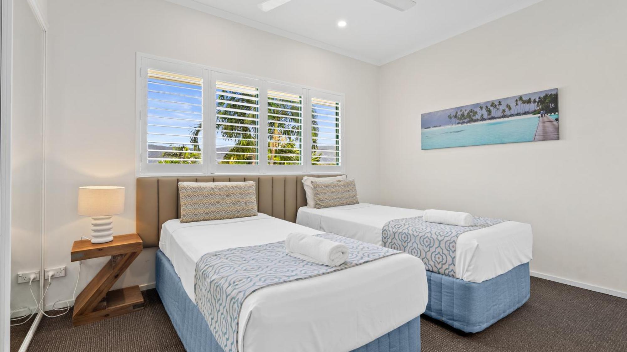 Coral Sands Beachfront Resort Trinity Beach Exterior photo